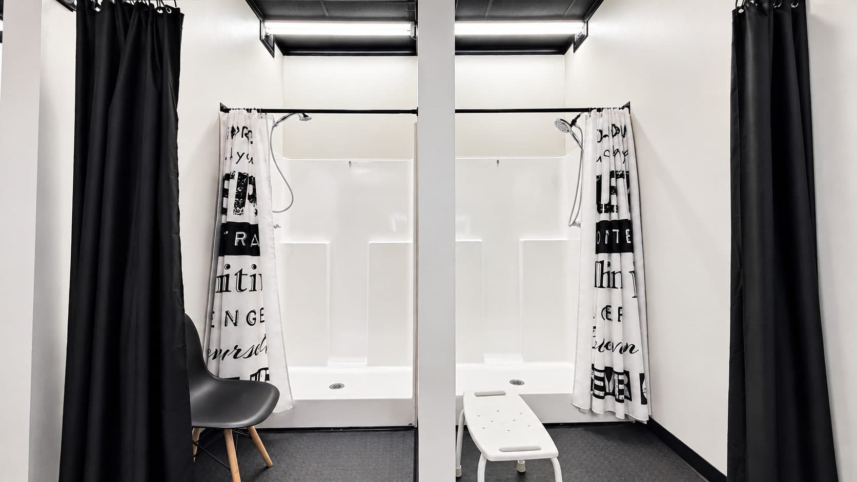 Private showers at TNU Fitness