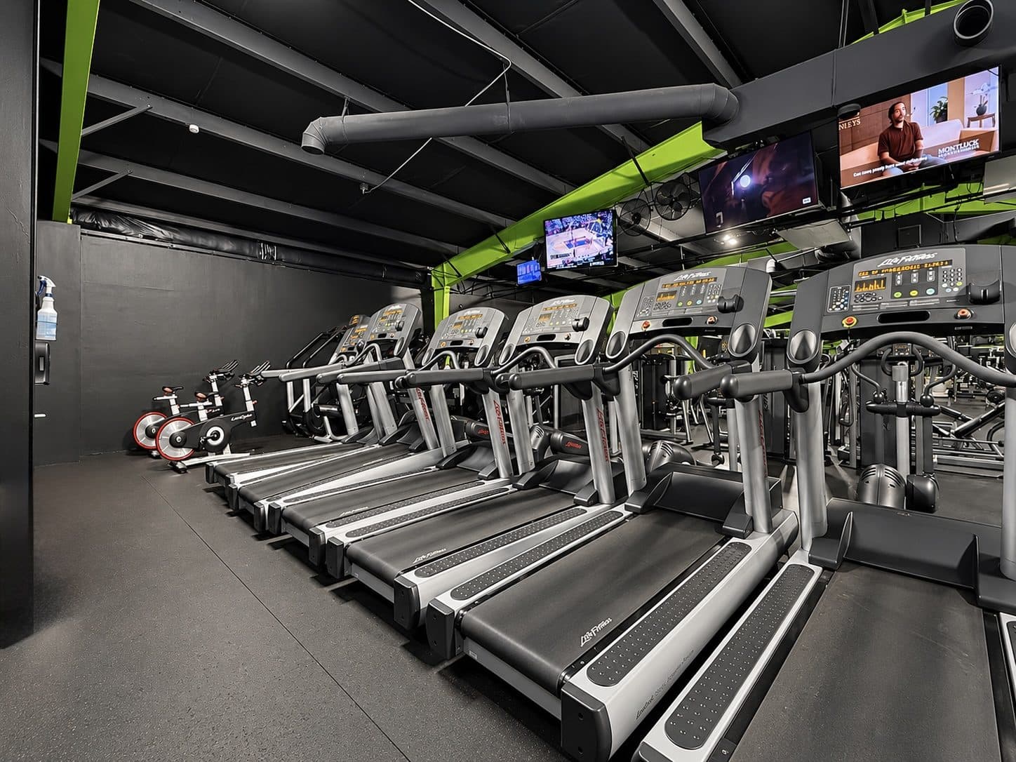Treadmill row with personal screens at TNU Fitness